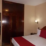 Hotel Larbelo *