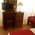 Hotel Larbelo *