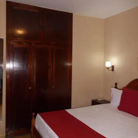 Hotel Larbelo *