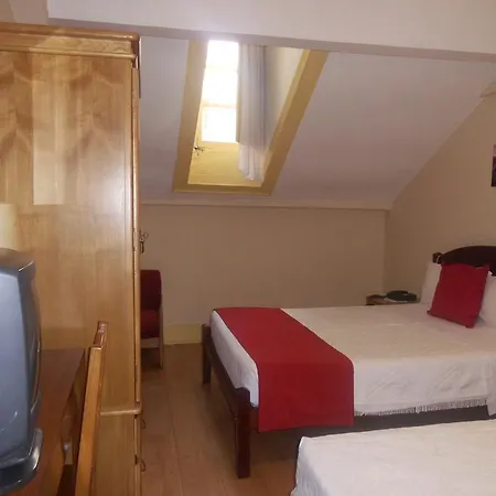 Larbelo Hotel *