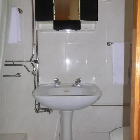 Hotel Larbelo *